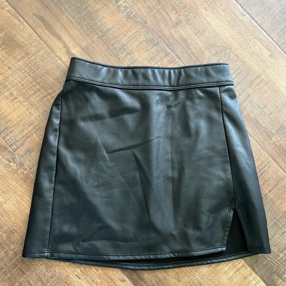 Abercrombie kids black leather skirt size 7/8